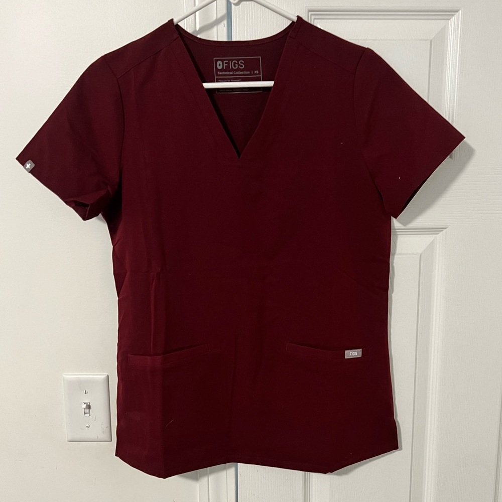 FIGS casma 3 pocket scrub top